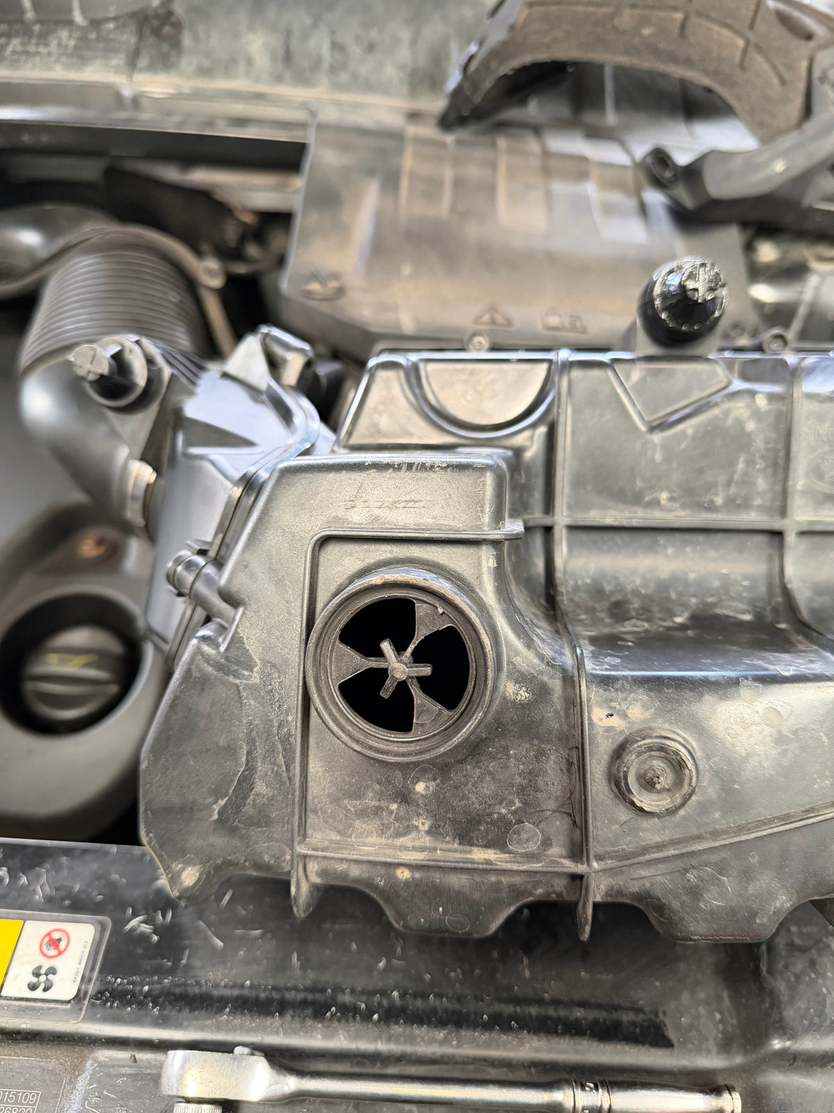 Range Rover Evoque Air Box Drain Valve Replacement