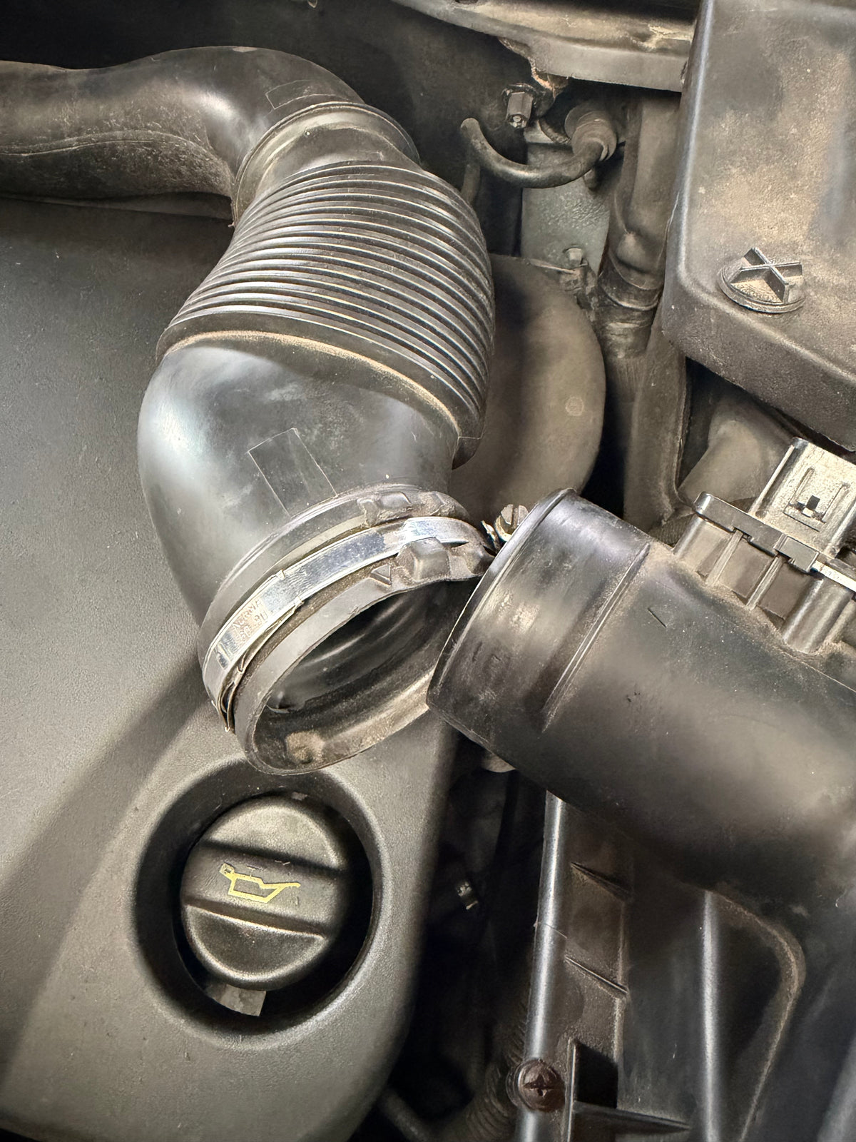 Range Rover Evoque Air Box Drain Valve Replacement